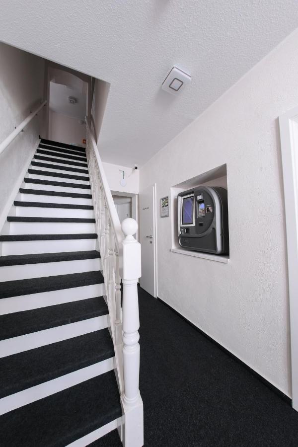 Hotel 24/7 selfcheckin Schmiedestrasse Leer Exterior foto